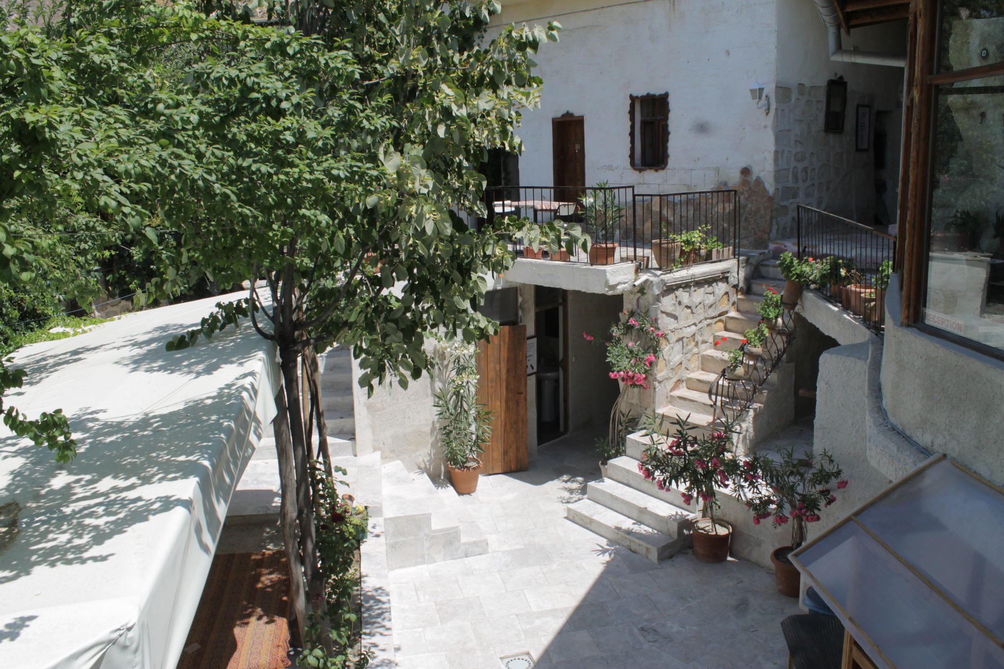 גורמה Yasin'S Place Backpackers Cave Hostel מראה חיצוני תמונה