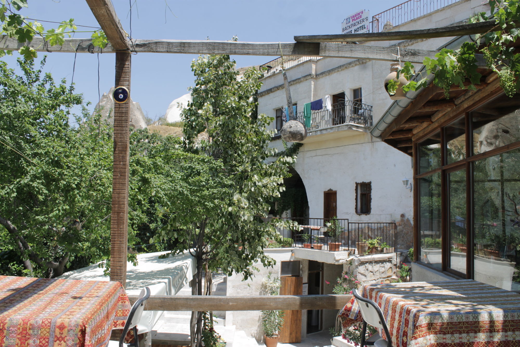 גורמה Yasin'S Place Backpackers Cave Hostel מראה חיצוני תמונה