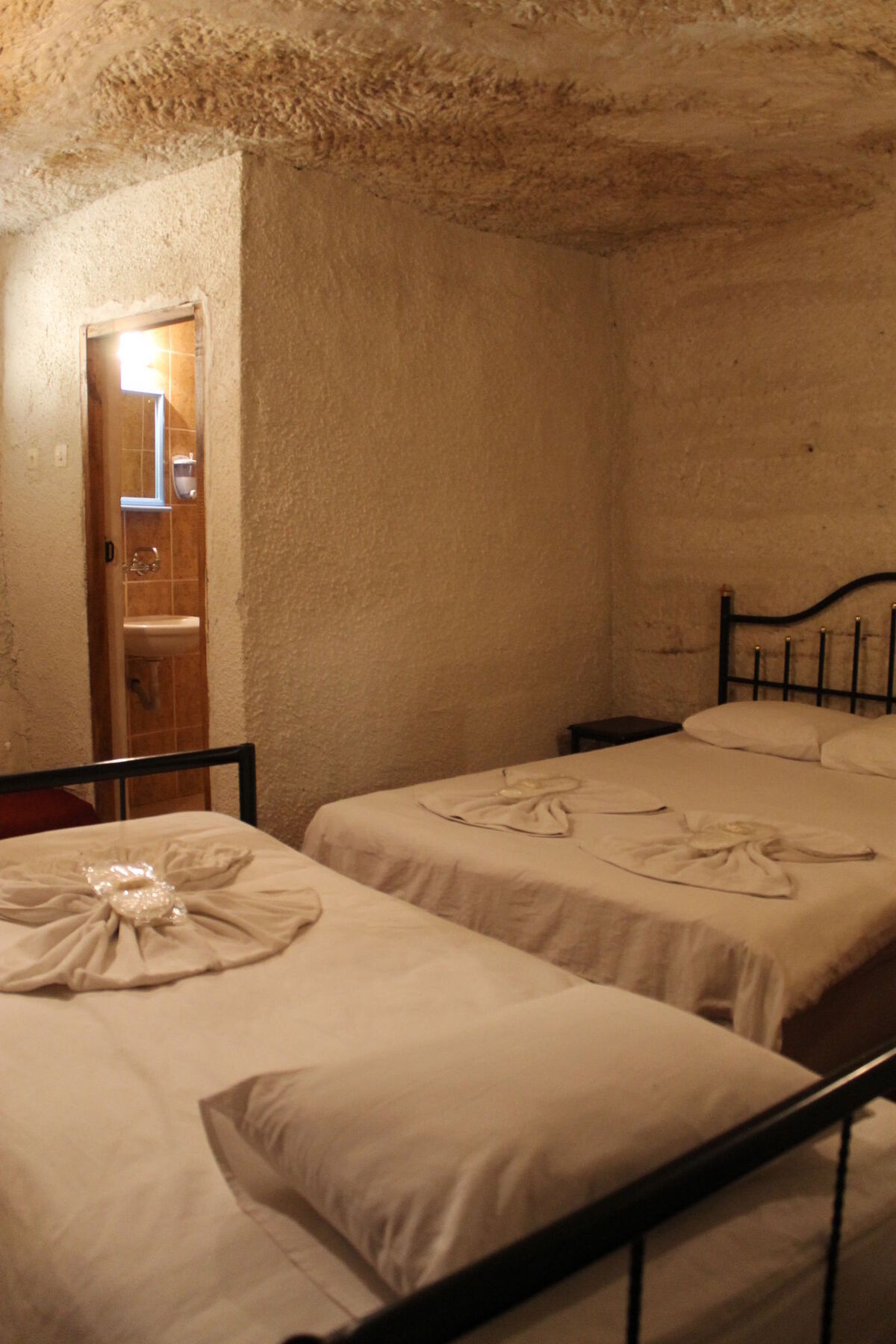 גורמה Yasin'S Place Backpackers Cave Hostel מראה חיצוני תמונה