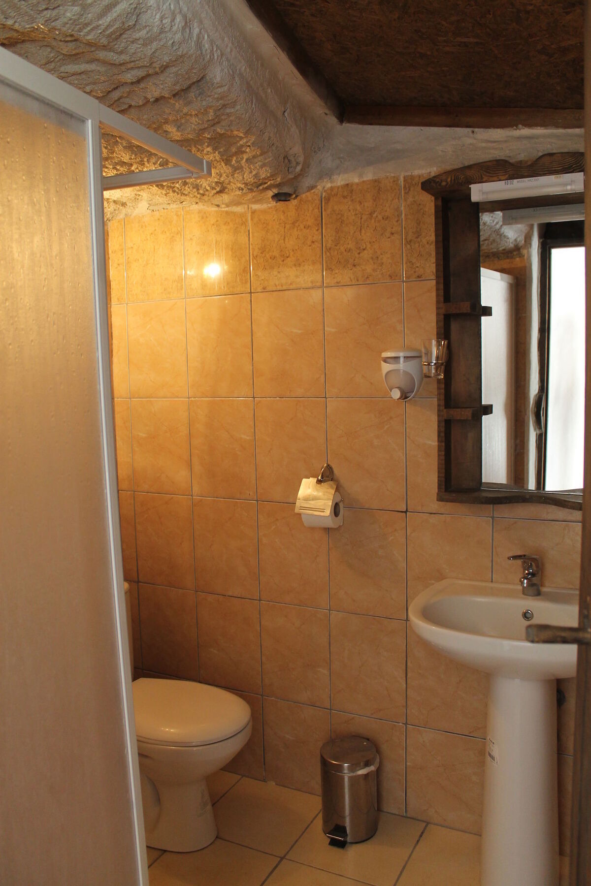 גורמה Yasin'S Place Backpackers Cave Hostel מראה חיצוני תמונה