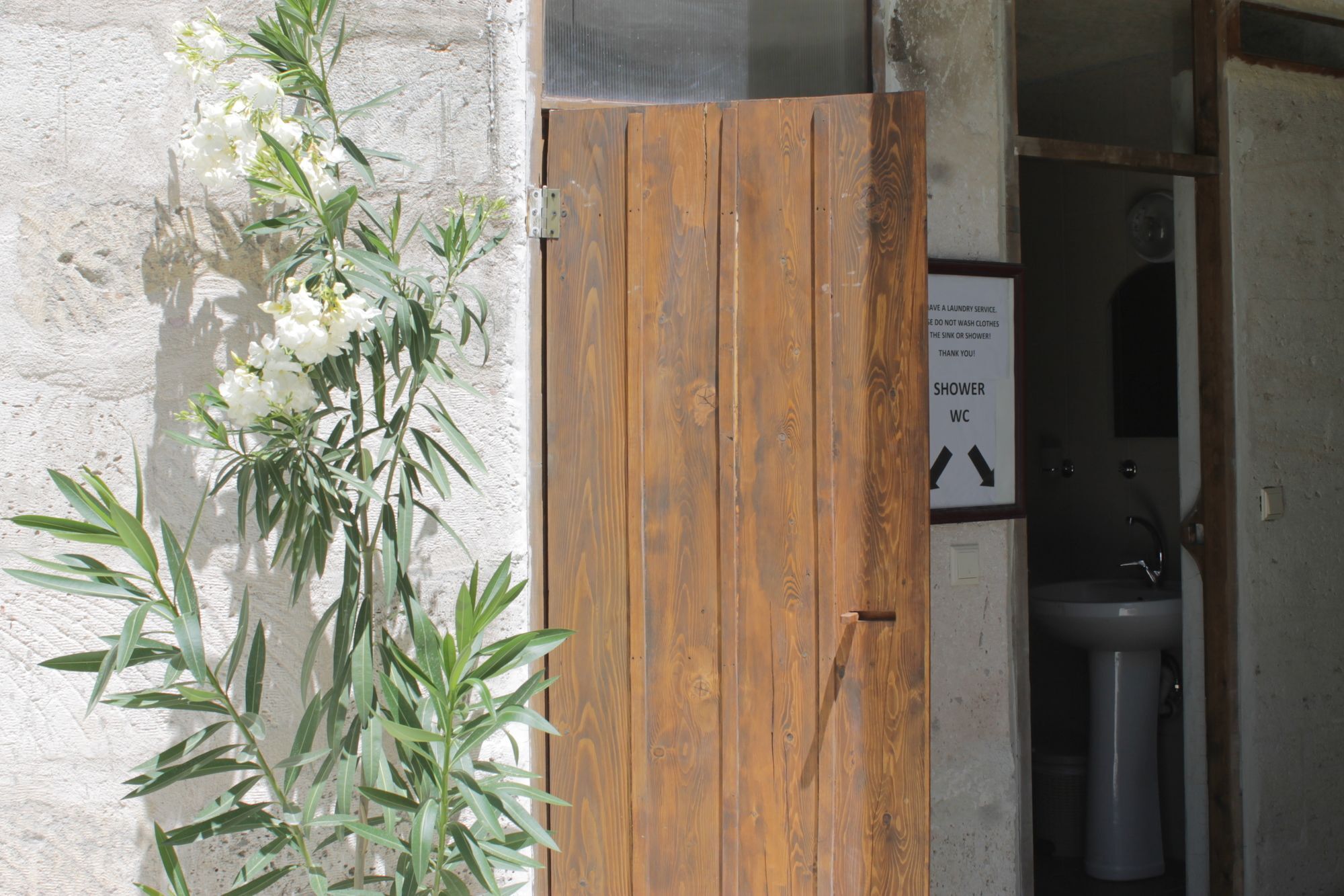 גורמה Yasin'S Place Backpackers Cave Hostel מראה חיצוני תמונה