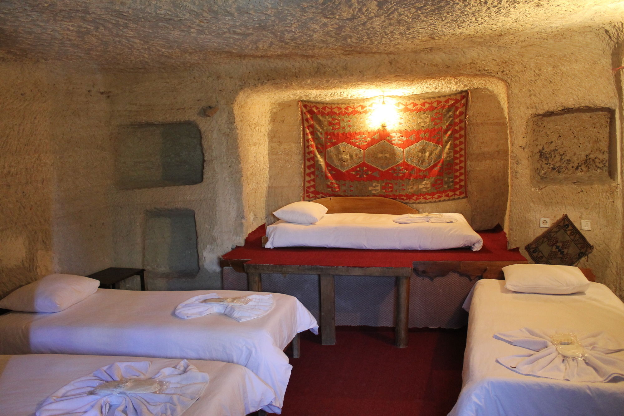 גורמה Yasin'S Place Backpackers Cave Hostel מראה חיצוני תמונה