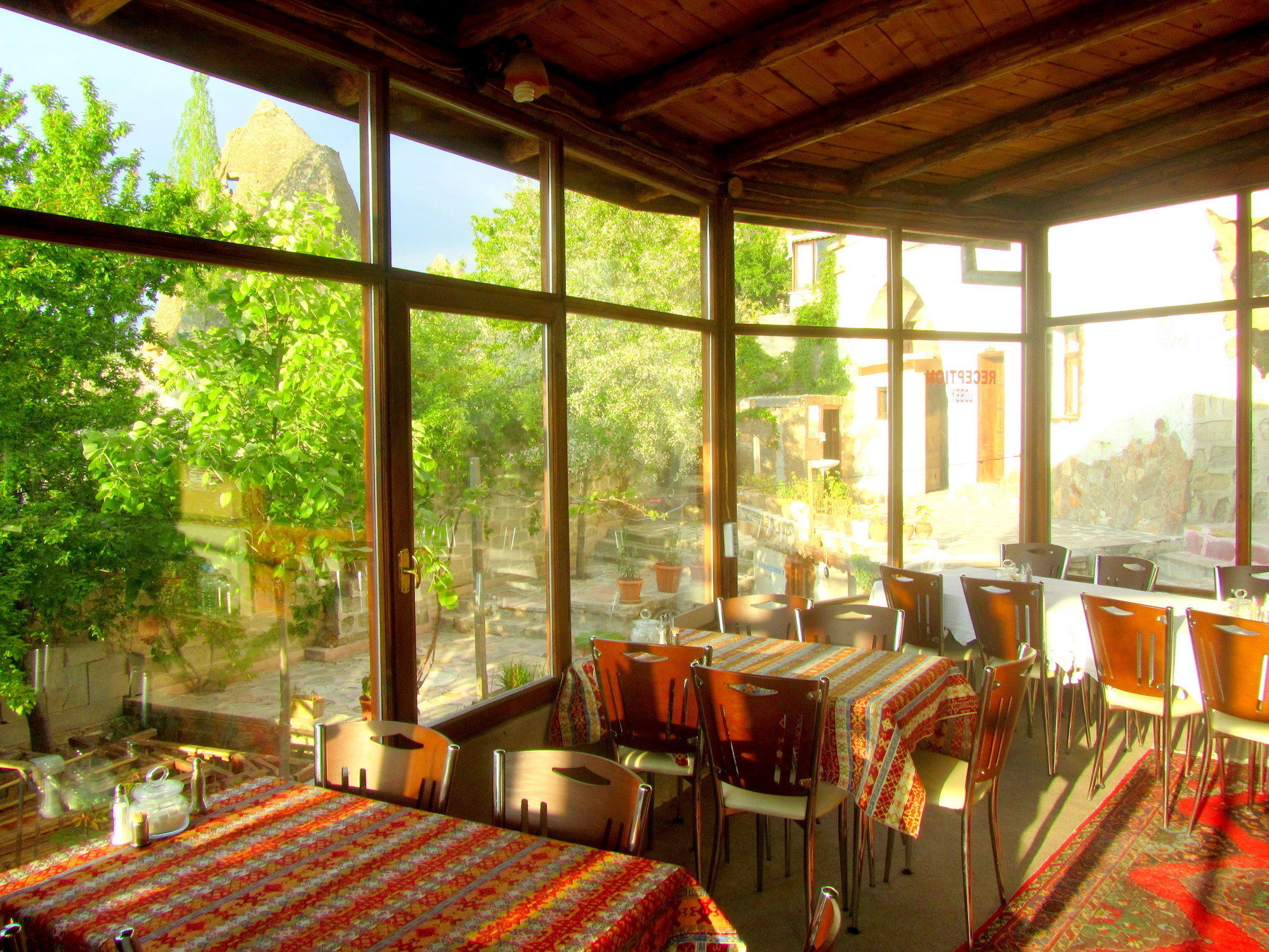 גורמה Yasin'S Place Backpackers Cave Hostel מראה חיצוני תמונה